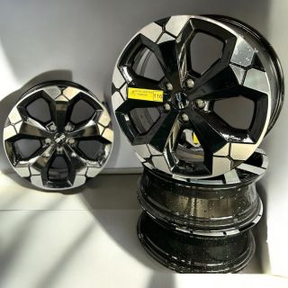 💎Na prodej 💎 🔥4x Nové originální alu kola Dacia🔥 Rozteč: 5x114,3 Průměr: R18 ET: 34 Šířka disku: 6.5Jx18H2 Číslo dílu:...